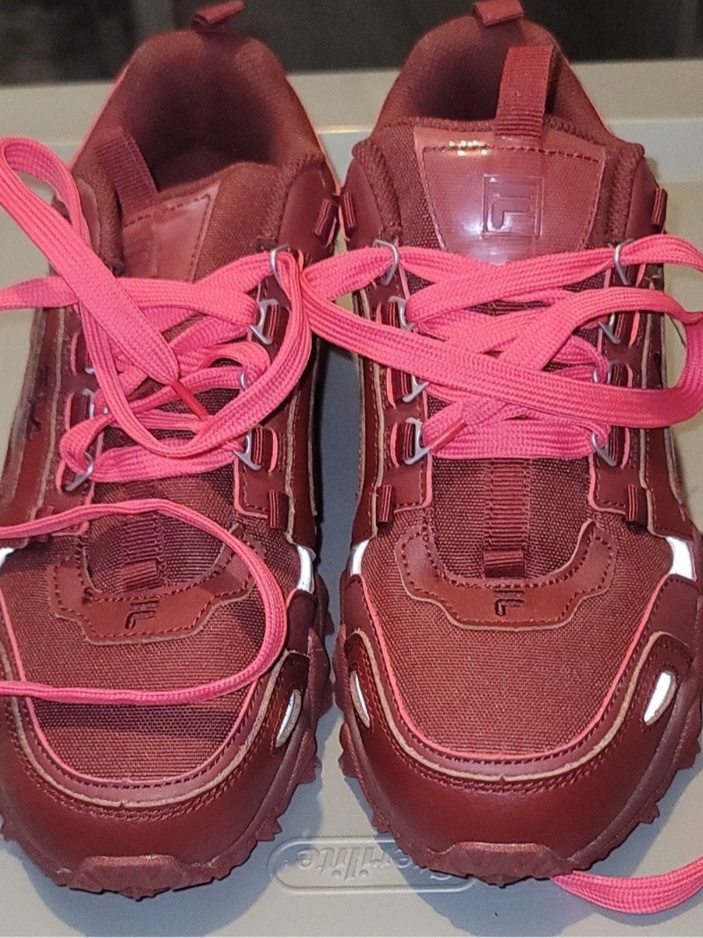 Fila Oakmont TR Womens Burgundy Leather Athletic Chunky Sneakers 9.5